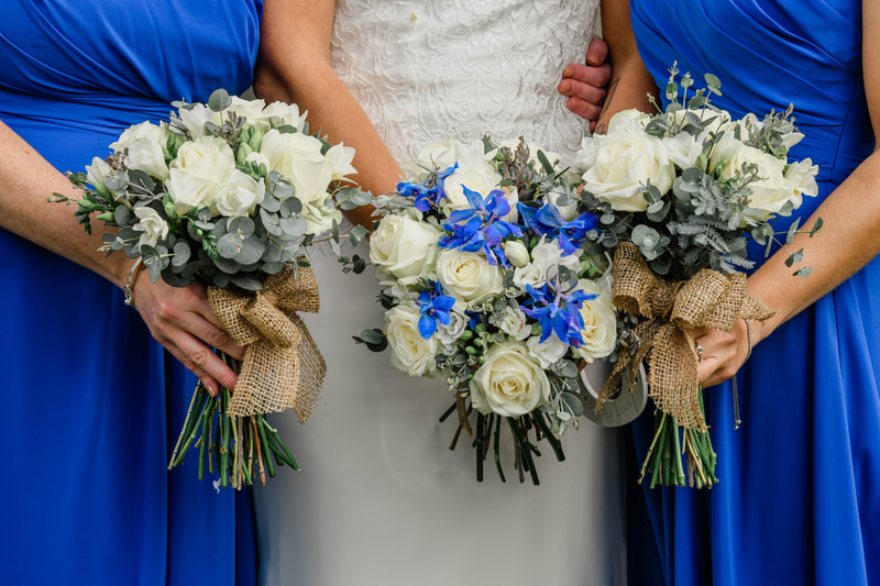 Bridal flowers, bridesmaids, cotswold wedding 