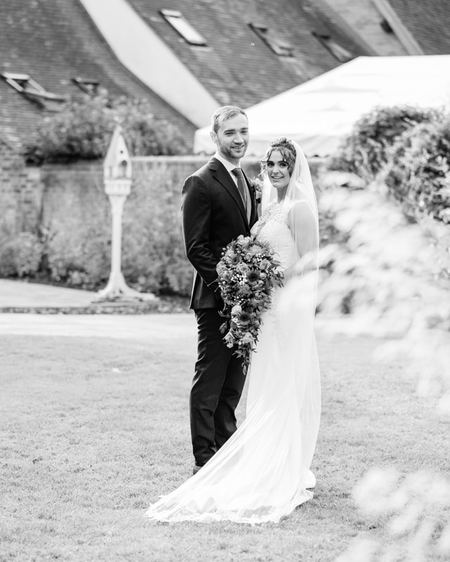Redhouse barn bride and groom 2022